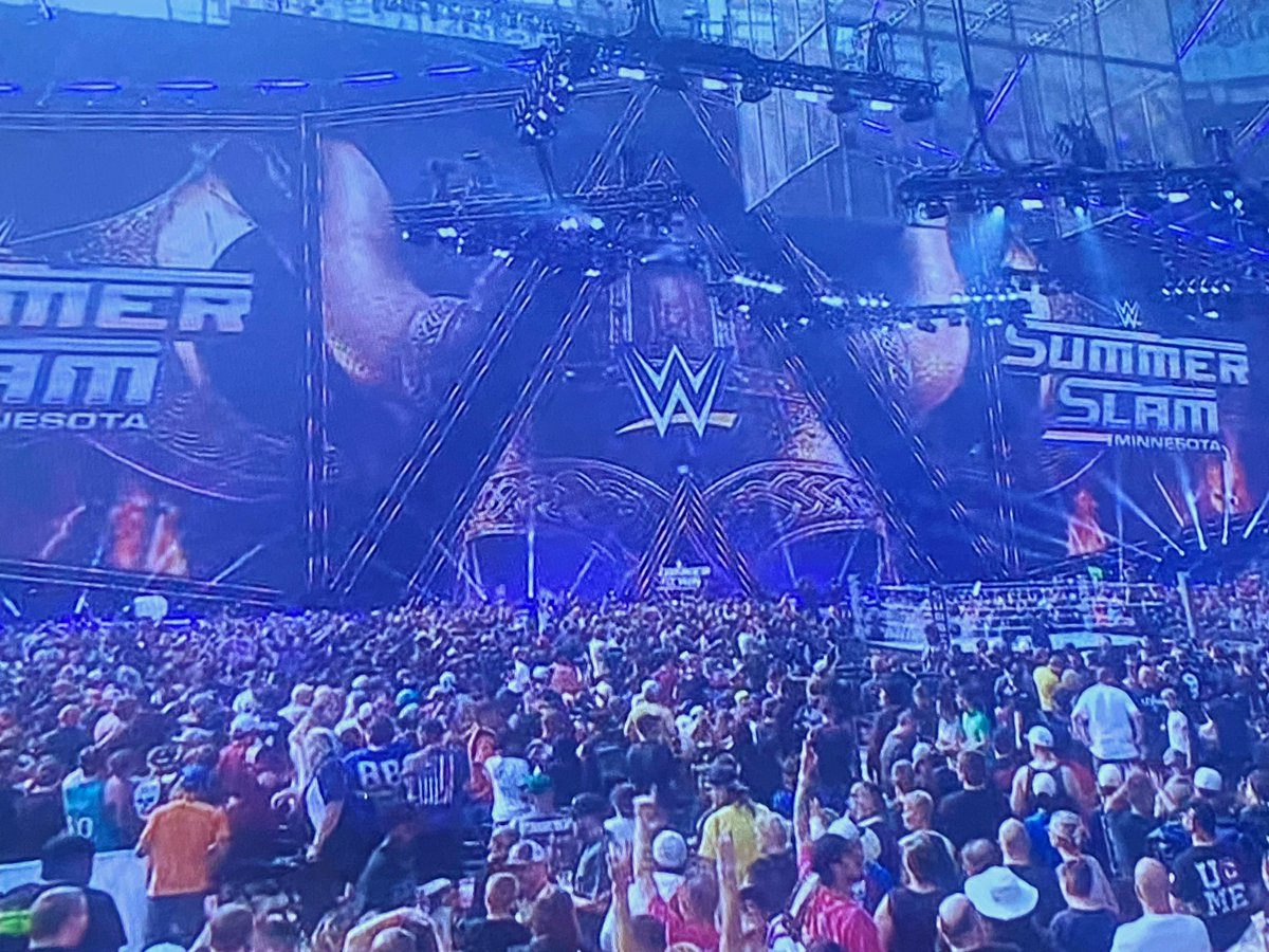 xdx_ruby76627's tweet photo. The Stage reminds me of WM 34. https://t.co/gIxsHDJ5eI