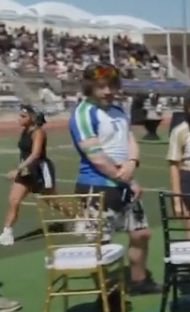 CellbitENG's tweet photo. 💻 HD picture of Cellbit at musical chairs! Slay. https://t.co/nekn95fXV1