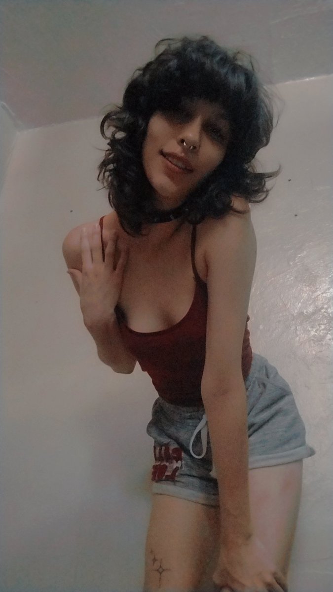 Cl0ver_Da_Pup's tweet photo. Do you like puppy girls? #petplay #petite #petitegirl #curlydarkhair #cute https://t.co/lgS7meBqIs