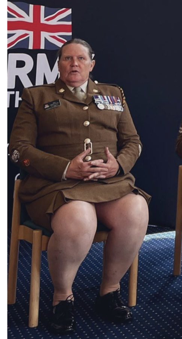 DeanSmi47962704's tweet photo. Welcome to the modern British Army.    

This is Warrant Officer Deborah Penny.    

Do you know notice anything? 🤔 https://t.co/1ch5DPSWDI