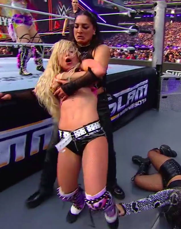 WrestleFeedApp's tweet photo. Liv Morgan at SummerSlam https://t.co/mOAiFFcMjL