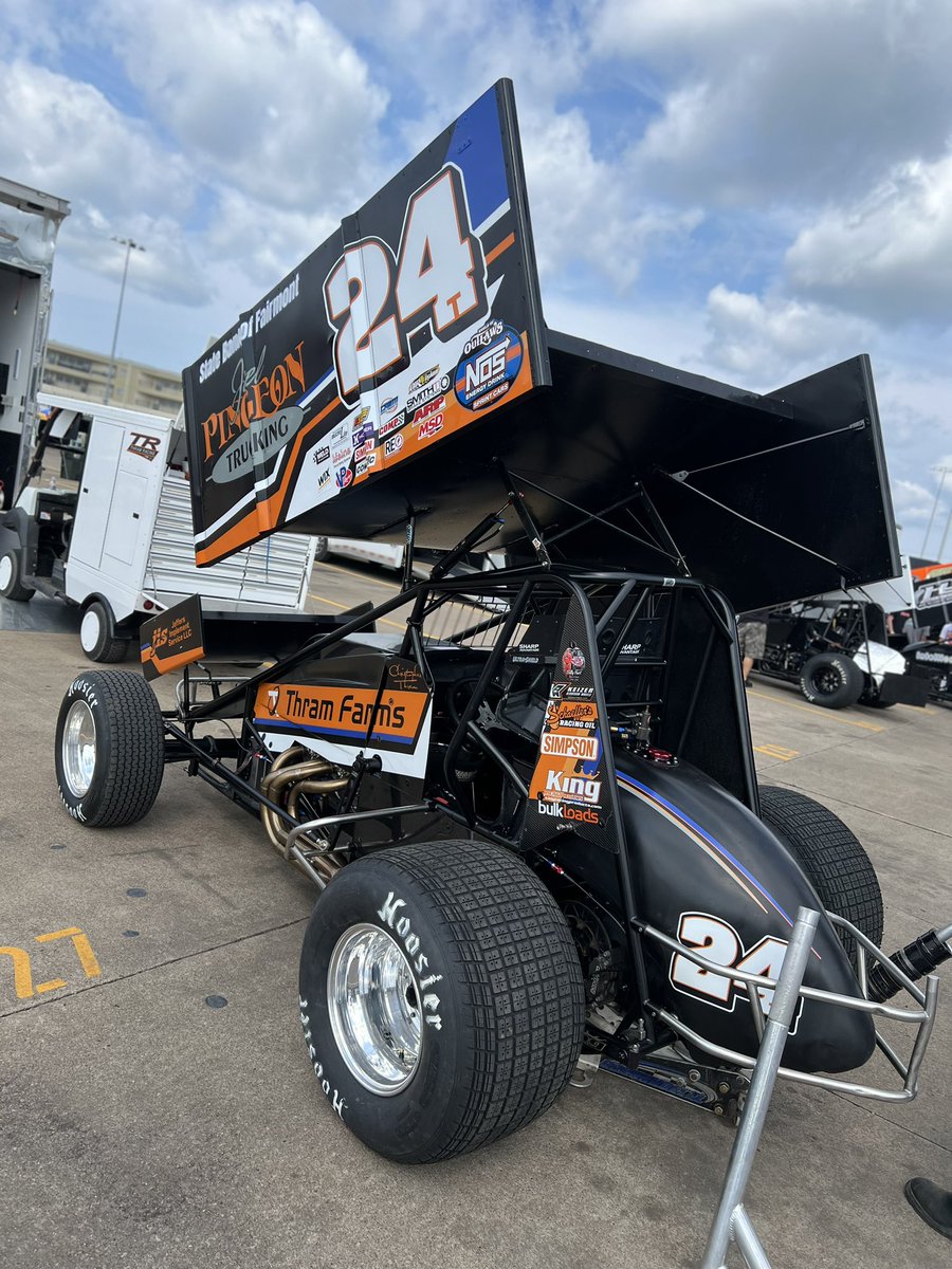 knoxvilleraces's tweet photo. Winner of the Jerry Richert Memorial last week at Cedar Lake, Christopher Thram is here! @thramracing24 
#Weiler https://t.co/J1XXpxj5n1