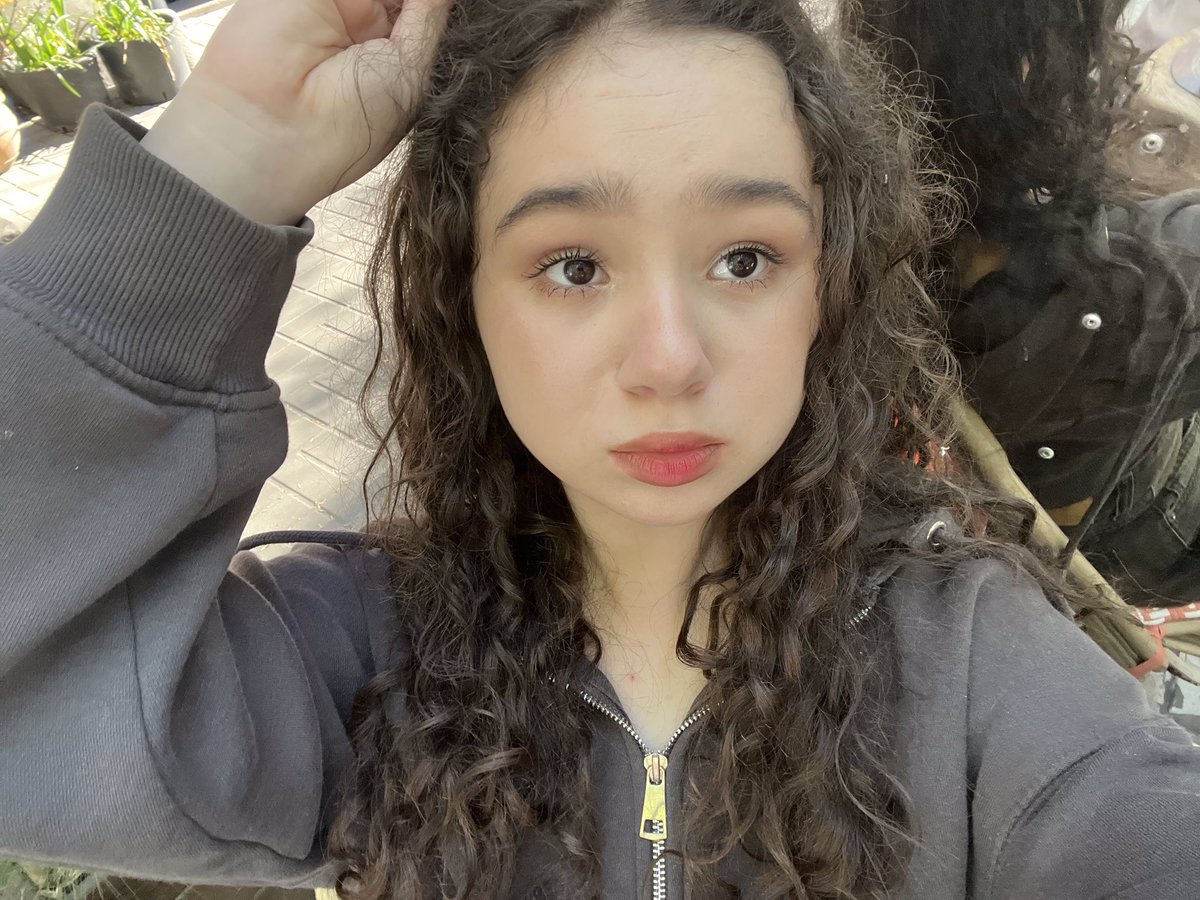 Tanyamonrojj's tweet photo. @katianakayy Hey old man 🥰 https://t.co/QXngTSxj5B