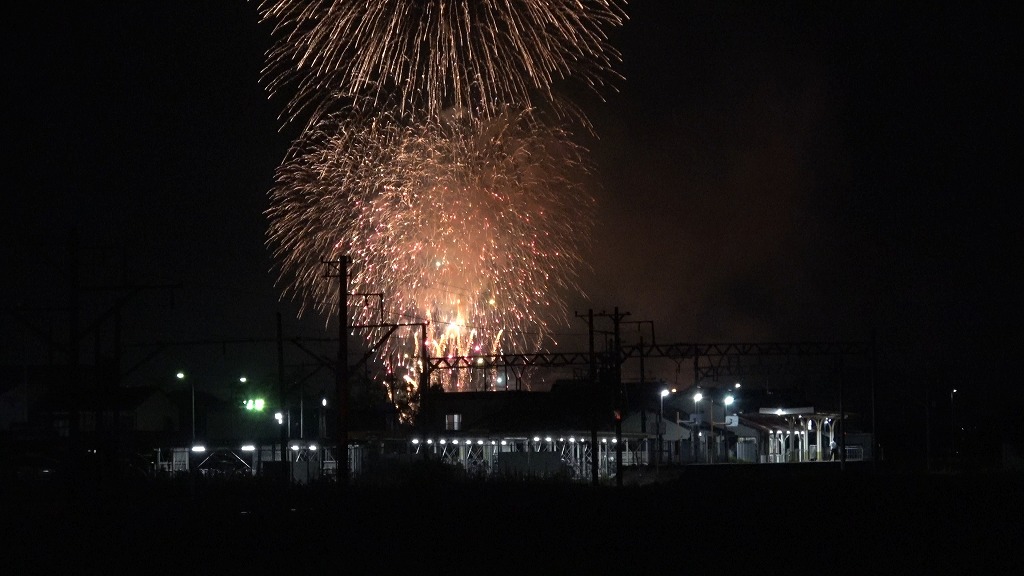 rail_ogaki's tweet photo. 花火終了と同時に踏切鳴動。
あと１分・・・・。 https://t.co/39OpihhN9h