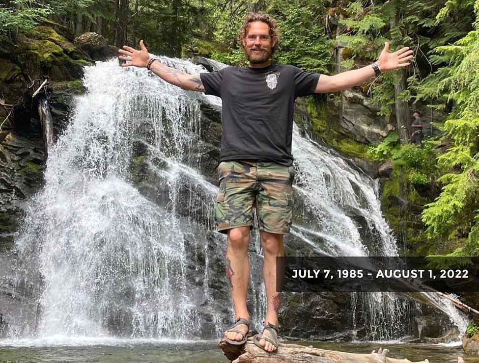 SamBrownUSA's tweet photo. Missing my brother today - 4 years now. 

Only two years apart and both served in Afghanistan after joining post 9-11. 

We married the most amazing women and served with the finest men. 

Grateful that in his final days he surrendered to Jesus Christ. 

Love you, Daniel! ❤️ https://t.co/vi8PwiG3LC