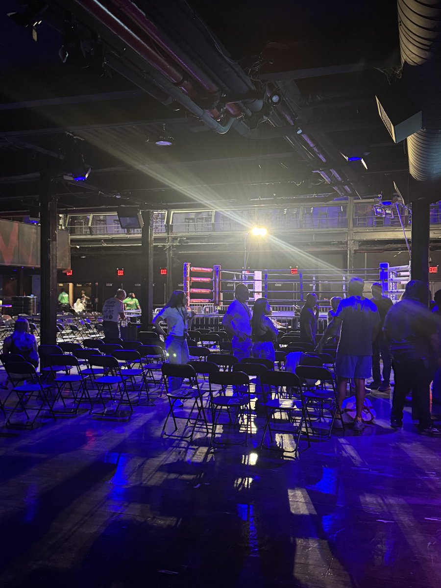 Valleyvay's tweet photo. From the Couch to the Ring https://t.co/4R0TWI45yQ