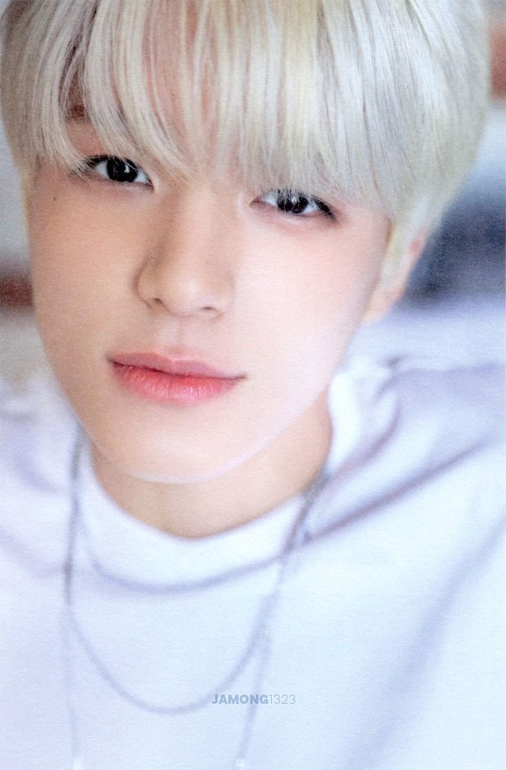 Leejeeno's tweet photo. My pretty boyfriend, Lee Jeno. https://t.co/gMhzSFcaQ4