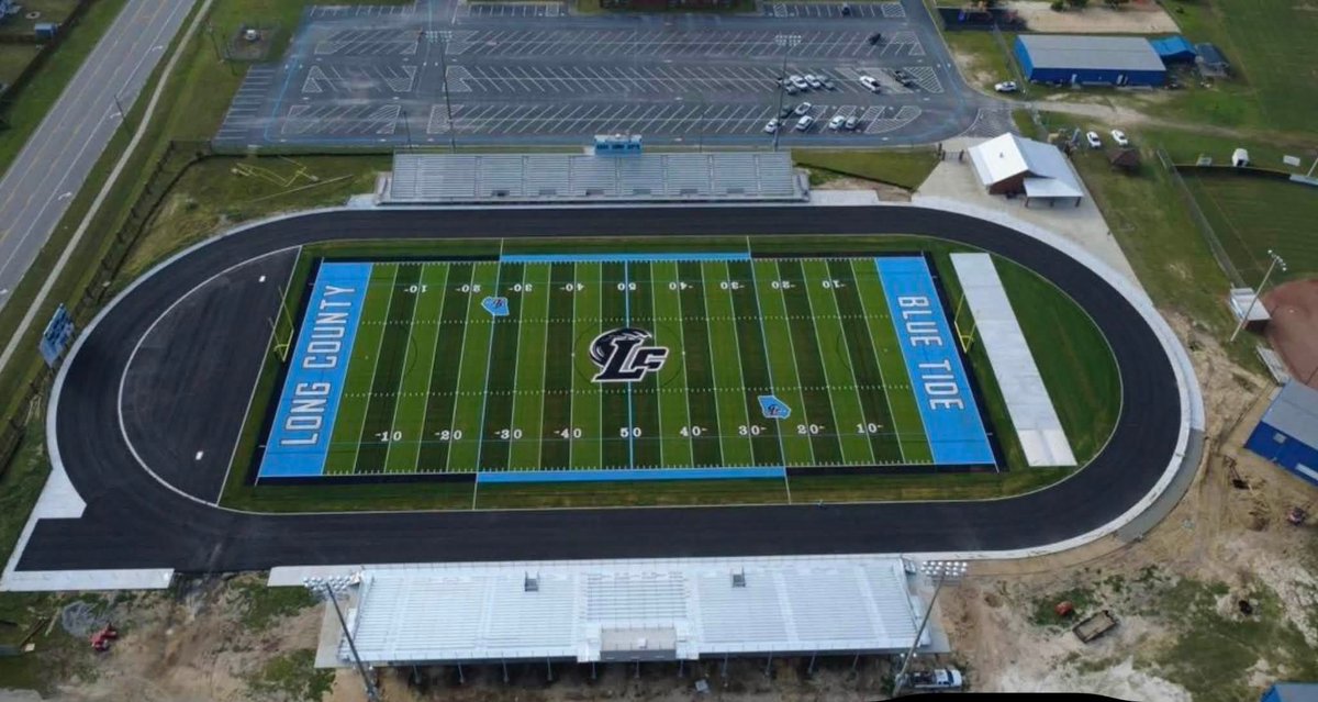 Coach_Pfiester's tweet photo. We got some great drone shots of the completed playing surface at Veterans Stadium in #LongCounT we are so happy for our kids who now have a facility they can be proud of! #Team29 is proud to be the first to represent our community on this amazing field! #ERWE https://t.co/7oFwuONNvR