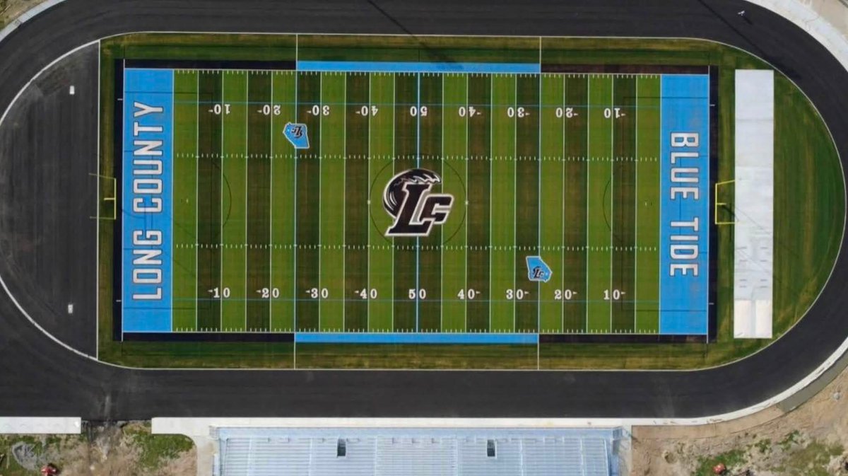 Coach_Pfiester's tweet photo. We got some great drone shots of the completed playing surface at Veterans Stadium in #LongCounT we are so happy for our kids who now have a facility they can be proud of! #Team29 is proud to be the first to represent our community on this amazing field! #ERWE https://t.co/7oFwuONNvR