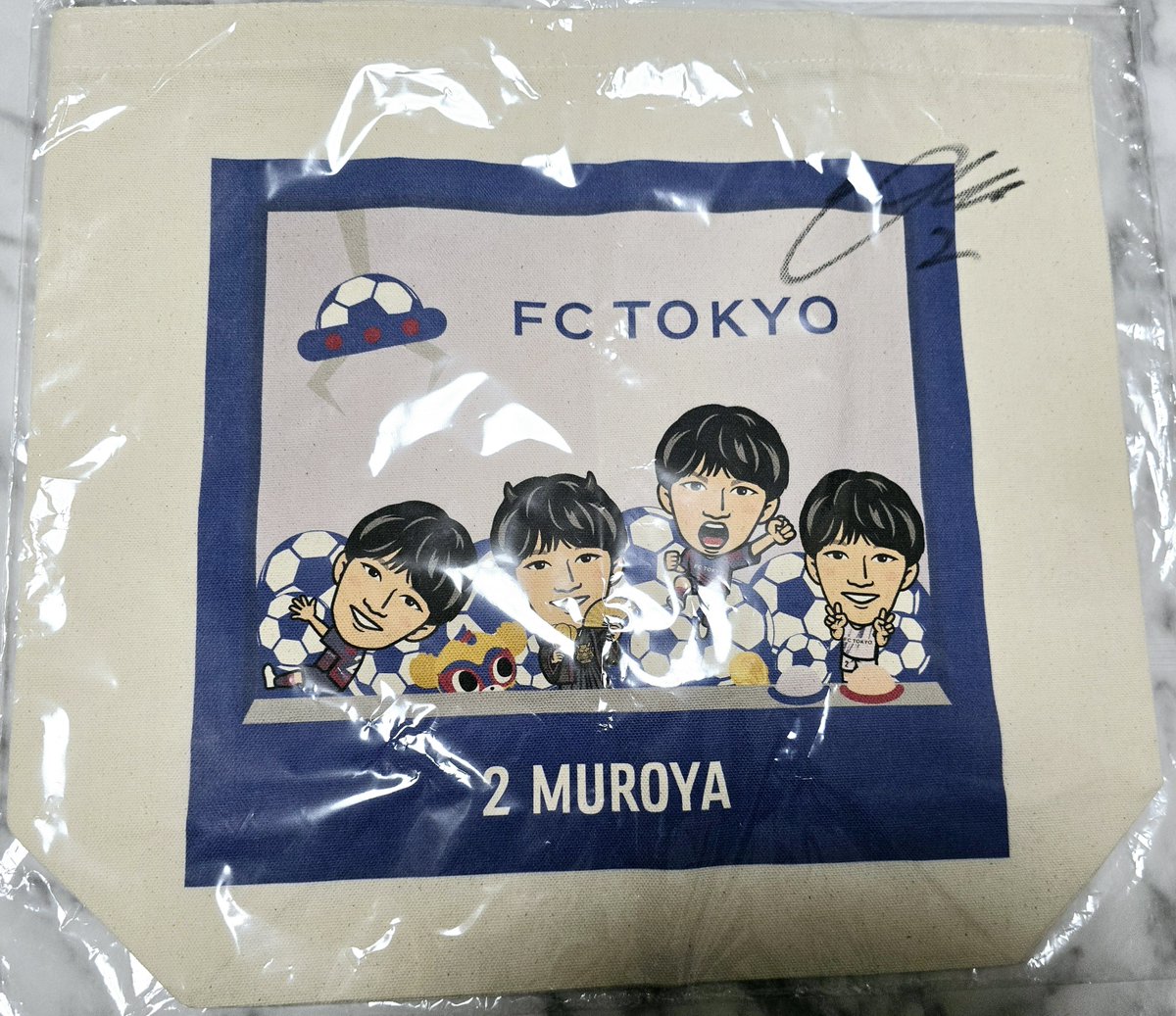 69_PaPi_69's tweet photo. 交換買取お願い致します。
DMにてお願い致します。
トート39、タペ39買取でも探しております。

『トート』※交換のみ
譲：旧2(サイン).新26(サイン)
求：新39(サイン).新タペ39
先着順ではありません

『マルシェ』
譲：44
求：39/定価(ガチャとセットでお値引き)

#fctokyoガチャ
#FC東京ガチャ https://t.co/ewXGsfPRzG