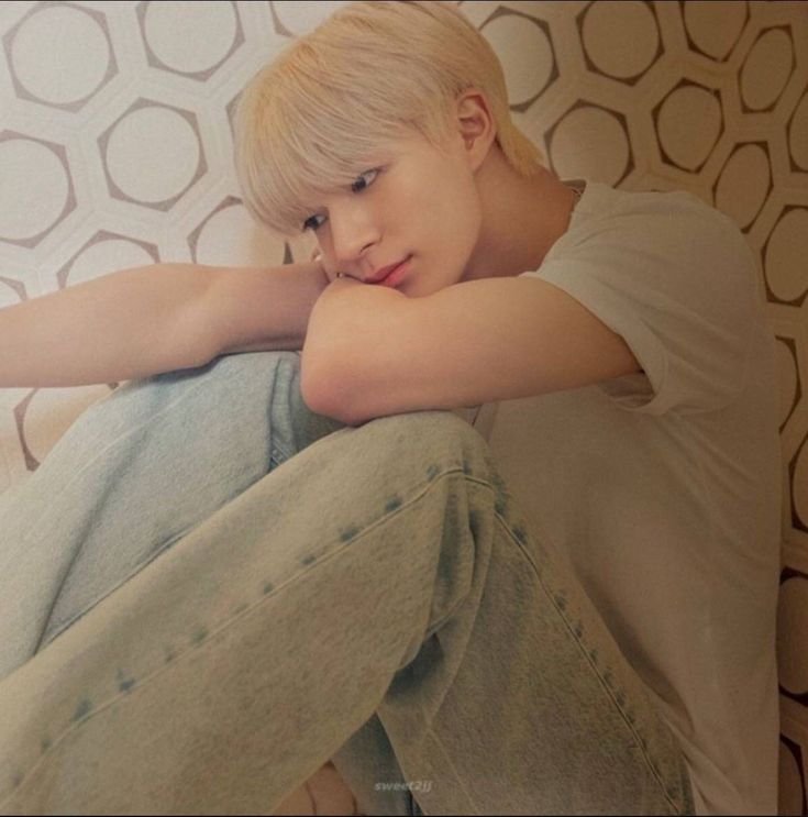 Leejeeno's tweet photo. My pretty boyfriend, Lee Jeno. https://t.co/gMhzSFcaQ4