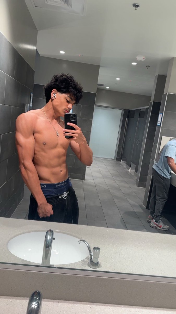 lenomakeuastar's tweet photo. never stopped loving the gym #mog #pogchamp https://t.co/jZDqMehLHH