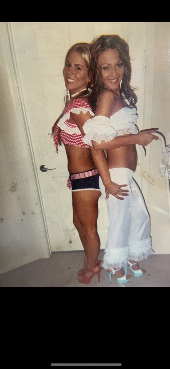 Dombarber11's tweet photo. @mastersugee 7 or 1 would be tough to choose from. However I’m 56 and too old for them to want to be with me. Yes, I’m grateful for an extremely beautiful Italian/ Mexican girl who is 13 yrs younger than I . This picture of her on the right was when we first started dating. I 35 and she 22. https://t.co/vTMqgqC5WP