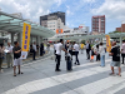 suwe_zo's tweet photo. 昨日、福井駅前で某政党が熊本地震の募金をしてたのだが…
こういうのはただのパフォーマンスで見苦しいし正直信用できない
もちろん支援者を否定する気はないけど

多少手間でも被災地の義援金窓口とか現地で実際に活動してる組織に寄付した方が良いと思います
以上全て「※個人の感想」でした https://t.co/UcSONyz52j