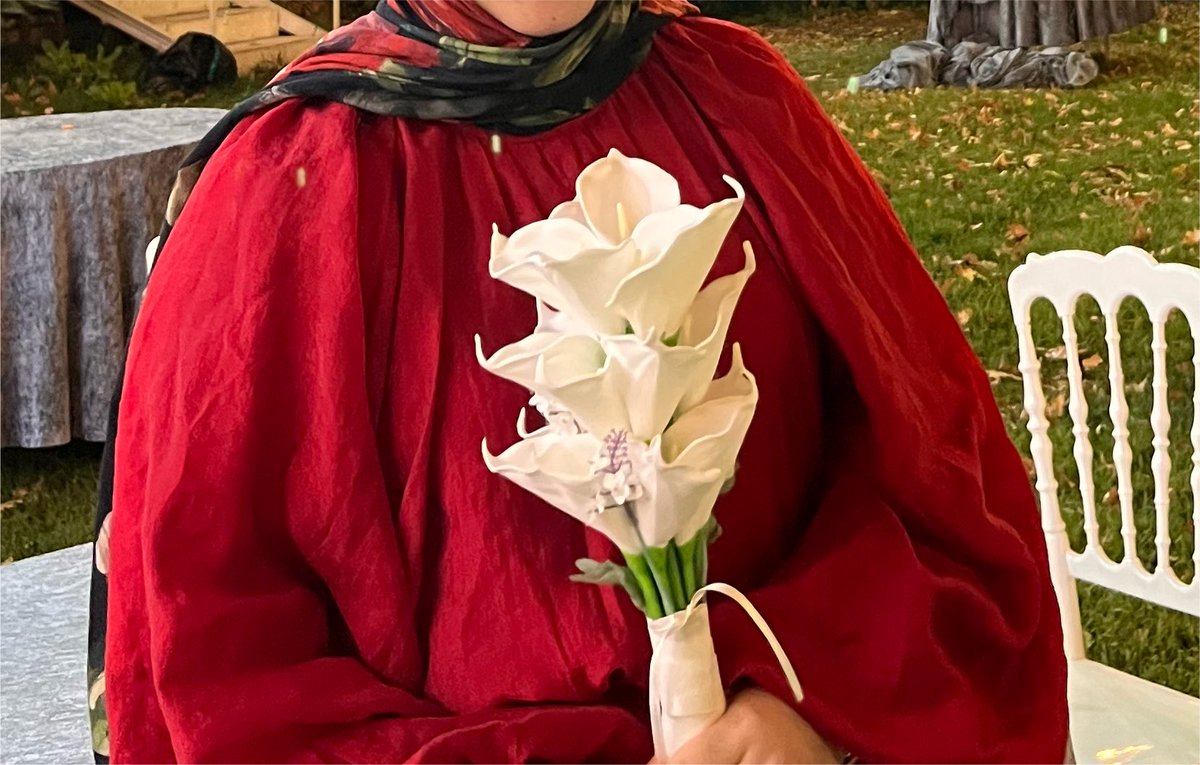 kangreenn's tweet photo. Bu kız bugün gelin çiçeği yakaladı✨ https://t.co/JOikYzJl1e