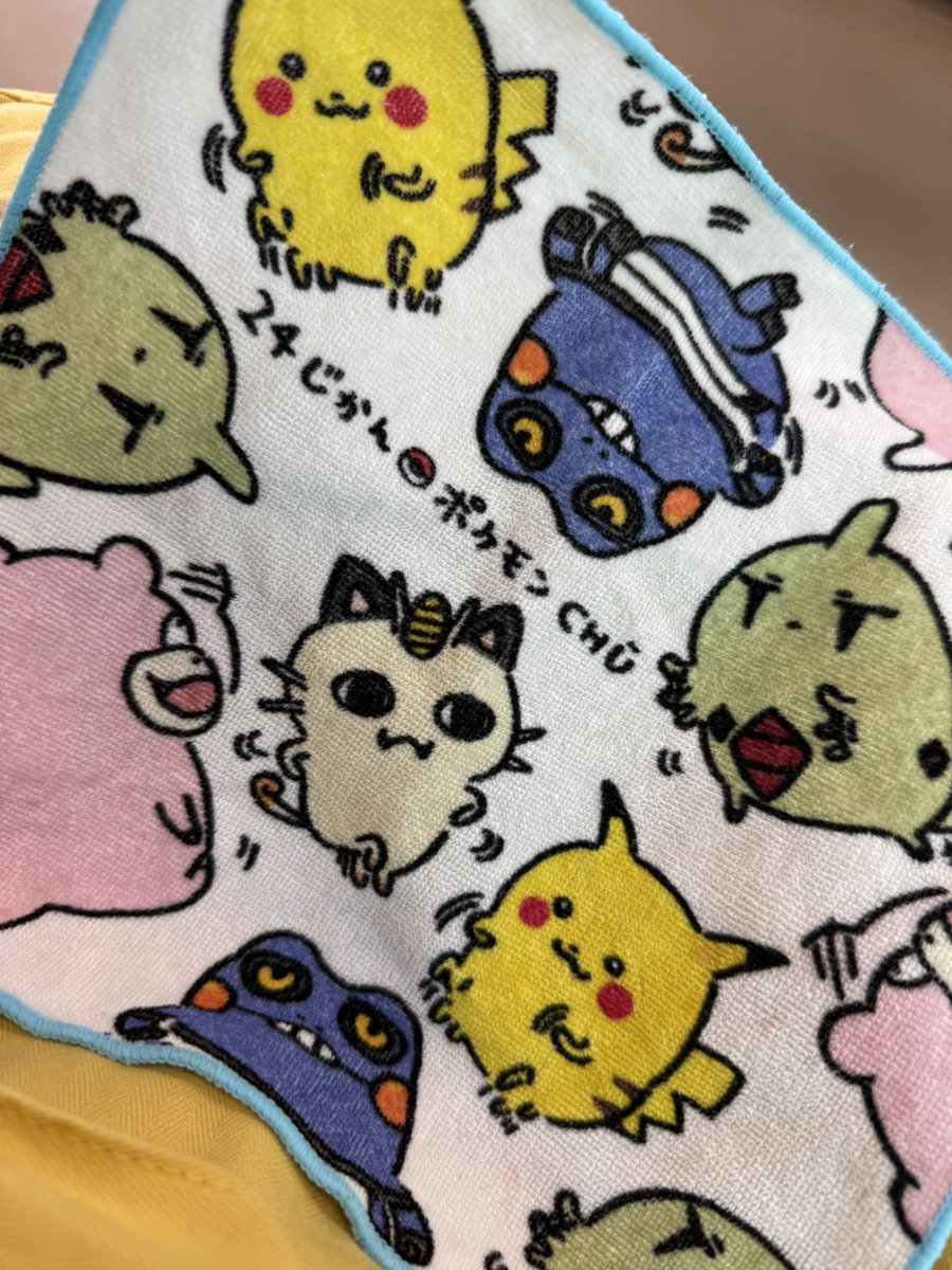 yelloworld12's tweet photo. わたしがポケモンにハマったタイミングの2019年、
これまた当時わたしが大ハマりしてたナガノさん(自分ツッコミくまのスタンプ買いまくってた)とコラボして即買いに行ったこのタオル、やっぱり可愛すぎる😍

ナガノさんがちいかわで大爆発するとは思わなかったけど、今となってはレアすぎるかも🤭 https://t.co/xHWMCU4pvO