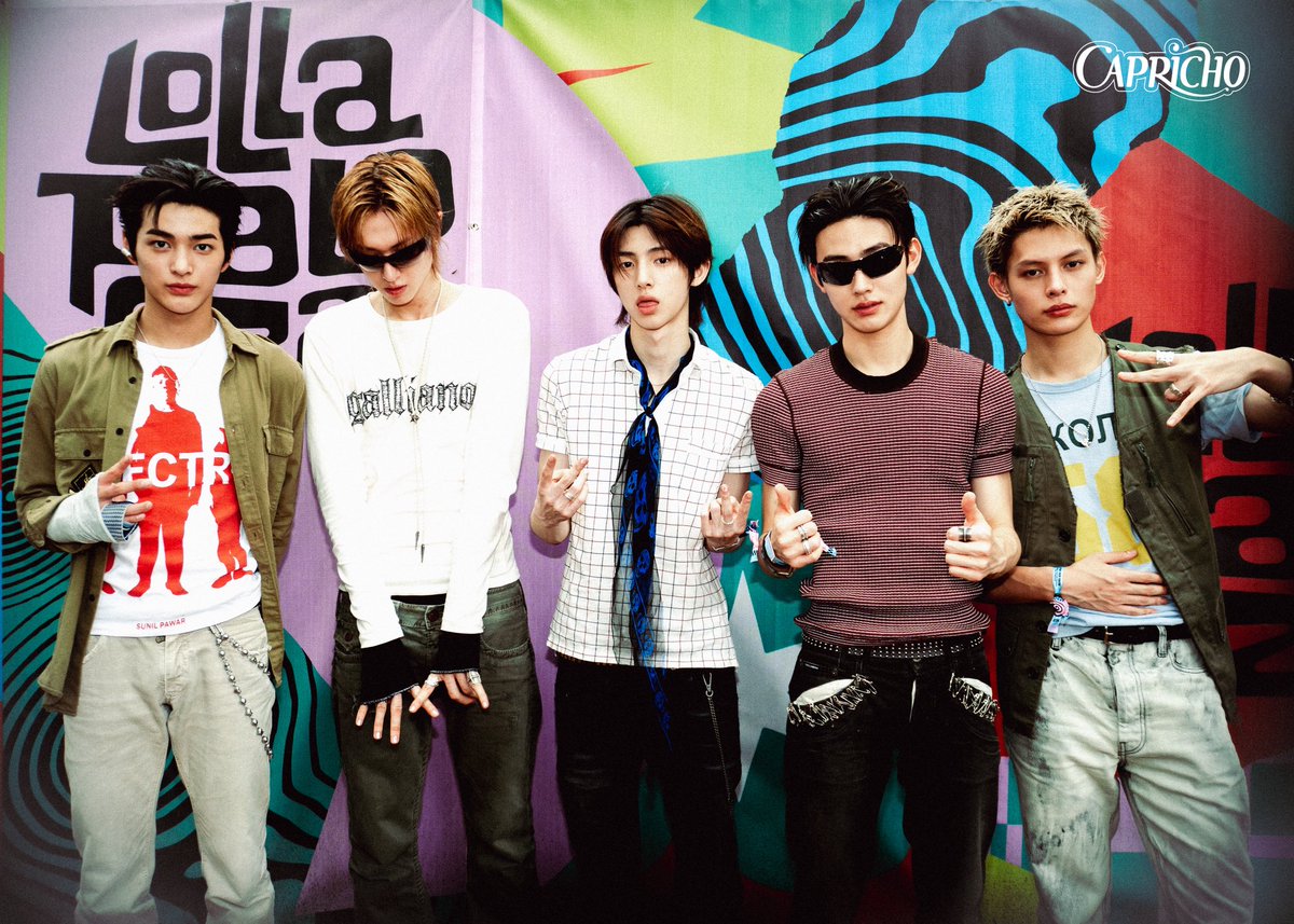 CAPRICHO's tweet photo. EXCLUSIVO CH: Conversamos com o CORTIS no Lollapalooza Chicago. O grupo se apresentou no festival neste sábado (1) e encontrou uma multidão apaixonada que enfrentou a chuva para curtir uma performance cheia de energia.

(📸: Luiza Nóbrega) https://t.co/h9XcV62xUV