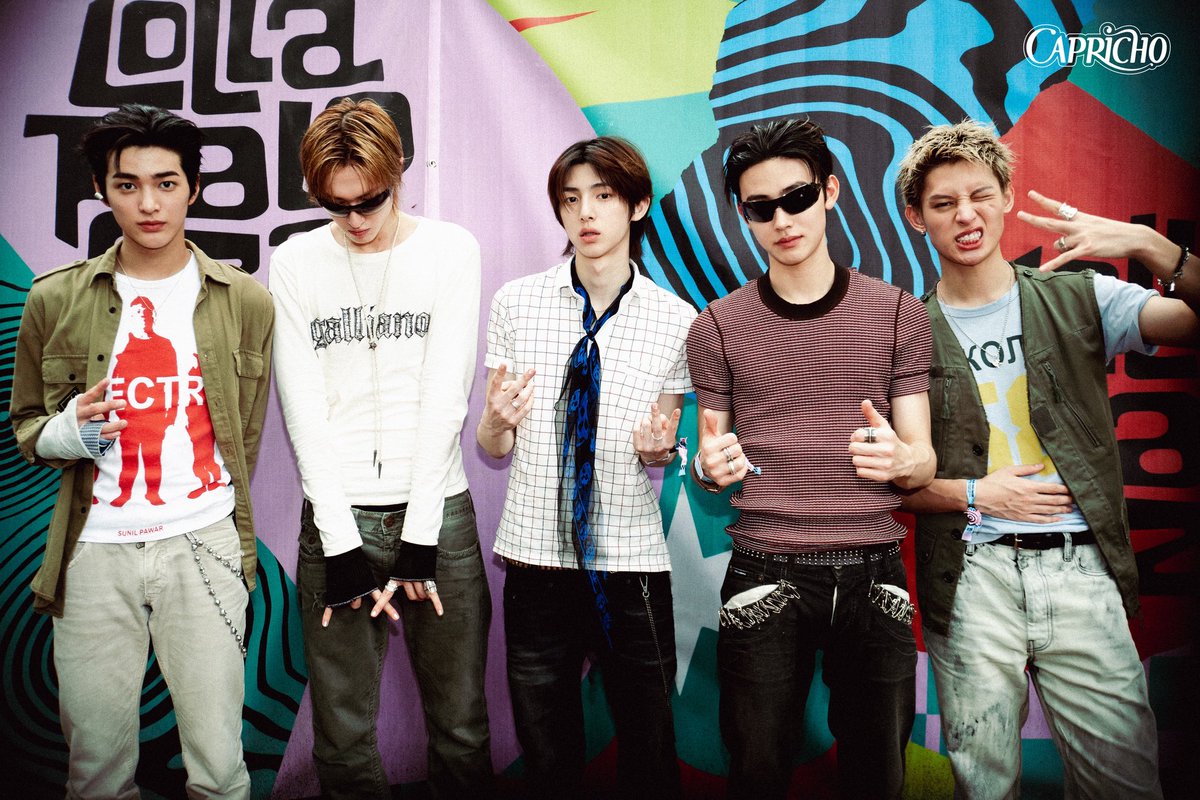 CAPRICHO's tweet photo. EXCLUSIVO CH: Conversamos com o CORTIS no Lollapalooza Chicago. O grupo se apresentou no festival neste sábado (1) e encontrou uma multidão apaixonada que enfrentou a chuva para curtir uma performance cheia de energia.

(📸: Luiza Nóbrega) https://t.co/h9XcV62xUV