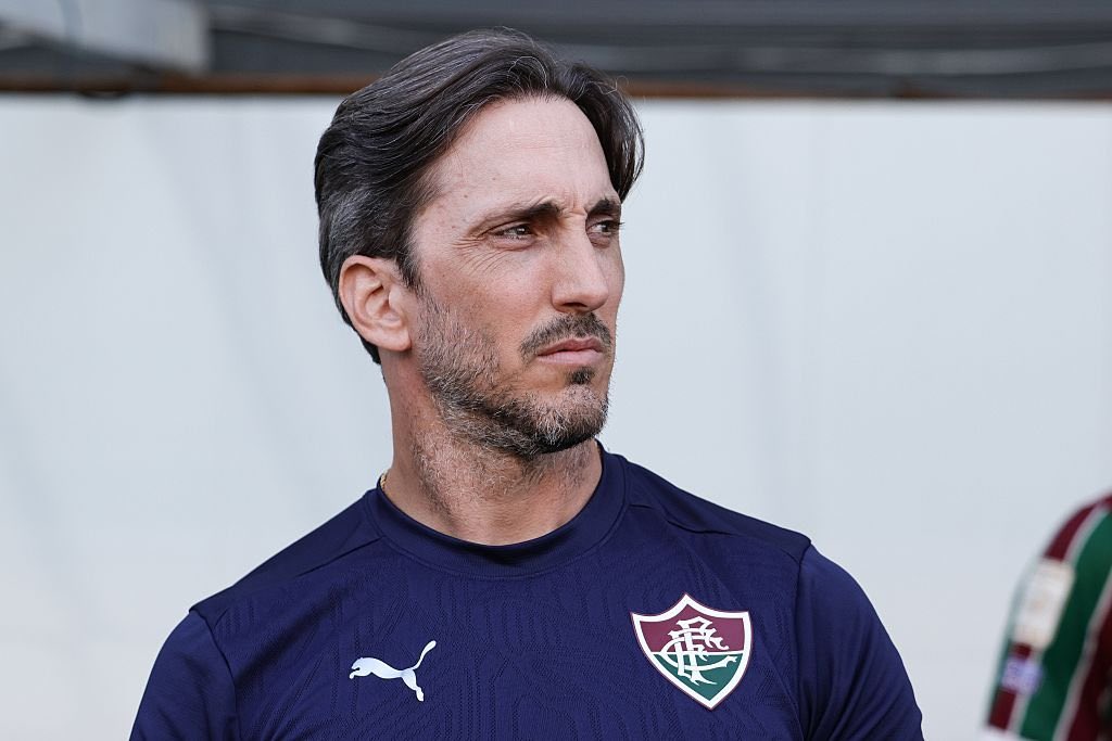 gabrielffc17's tweet photo. Não existe técnico ir pro vestiário antes do jogo acabar. https://t.co/HxoG1CxgSj