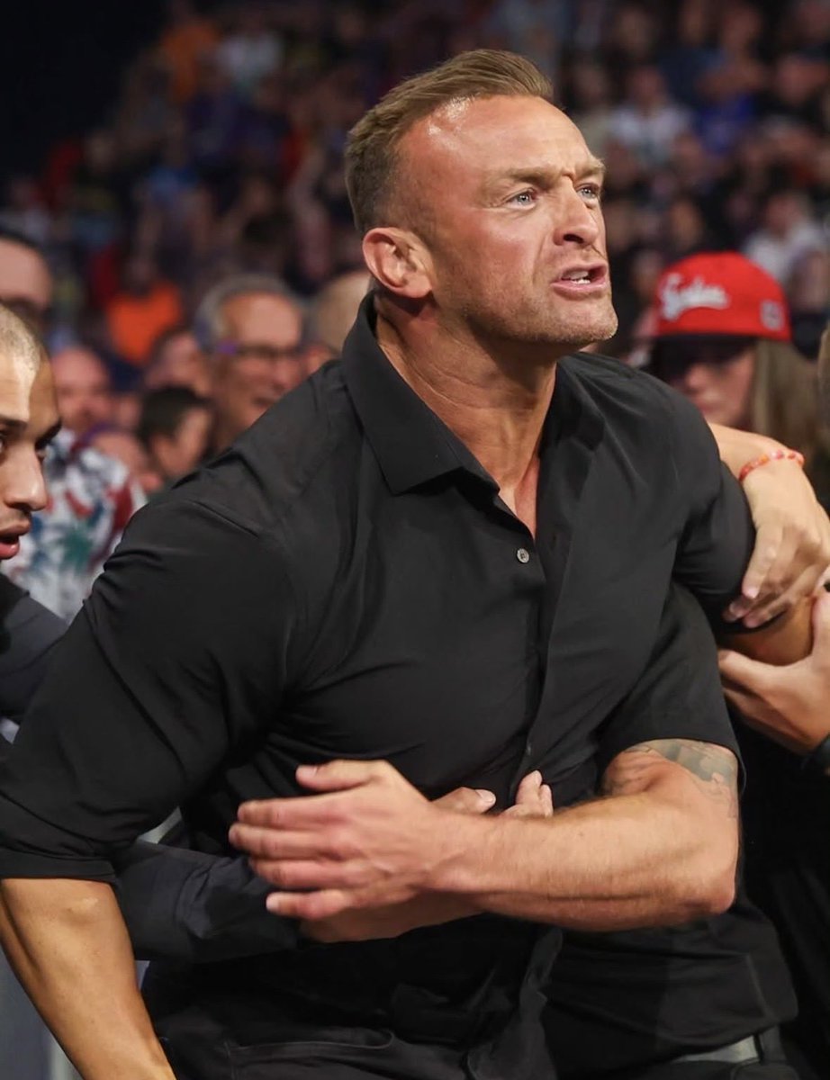 SuitsTheBrand's tweet photo. #SmackDown
———————

You couldn’t respect my authority as general manager. Which left with me no choice but to step back into active ring competition. You’ll respect me now. https://t.co/Pyw6wlkcoa