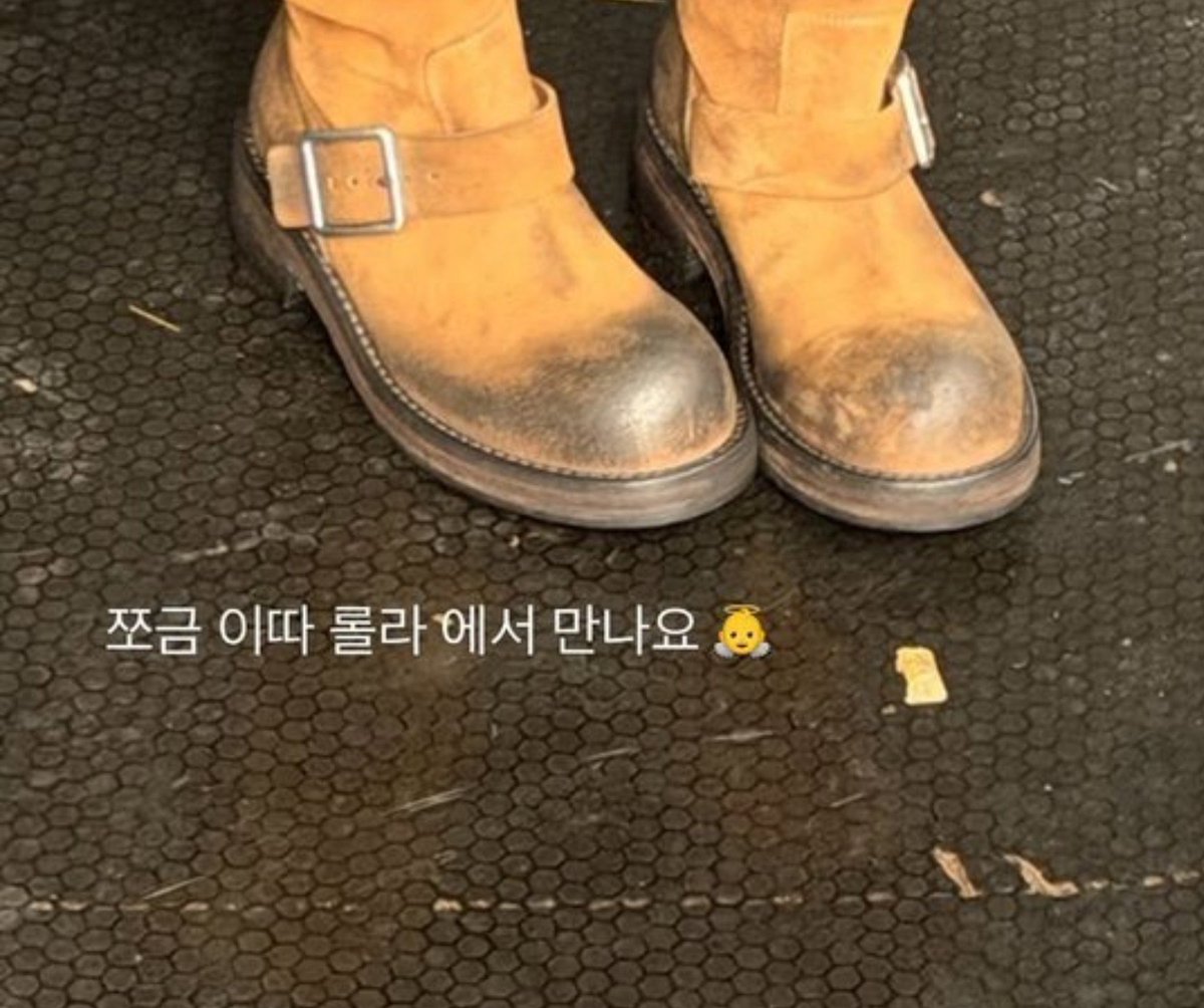 BLACKPINKBRASIL's tweet photo. A Jennie tatuou um anjo no pé, fez 2 stories com 👼, sendo um dizendo que hoje vai ser muito especial.... Tudo são sinais se você for louco o suficiente 👀 https://t.co/Poasyop6CO