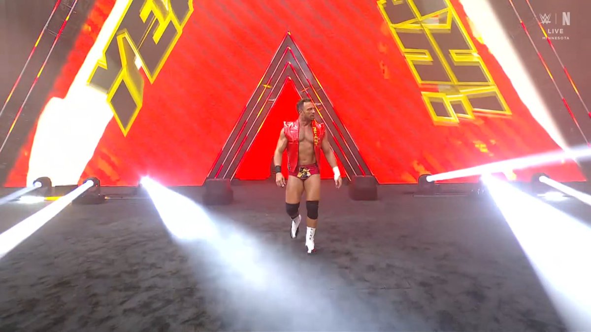 WrestleFeatures's tweet photo. The pop.

He's still over as fuck. https://t.co/53ARqvzGVZ