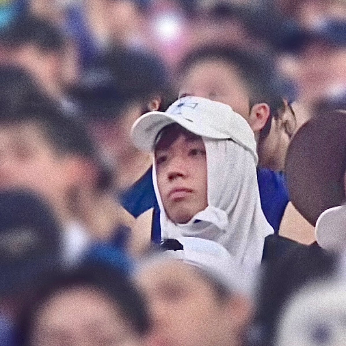 memo_to_jihoon's tweet photo. 더워 감싸진 지훈 https://t.co/8o91lw7DSi