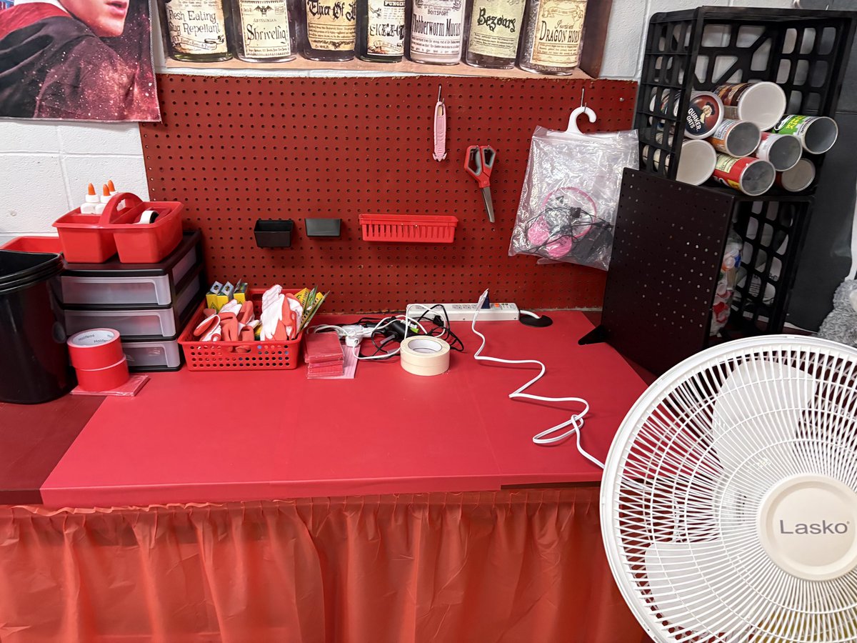 MrsDrees_SES2's tweet photo. @AntifaAndiE0047 Hello! I am a 3-5 STEM teacher from SW Ohio with 600+ kids in a Title I school. My supplies are a little different because my classroom is different. Any help is greatly appreciated. https://t.co/ketWSoaAfy https://t.co/ZdB2GhvDaD