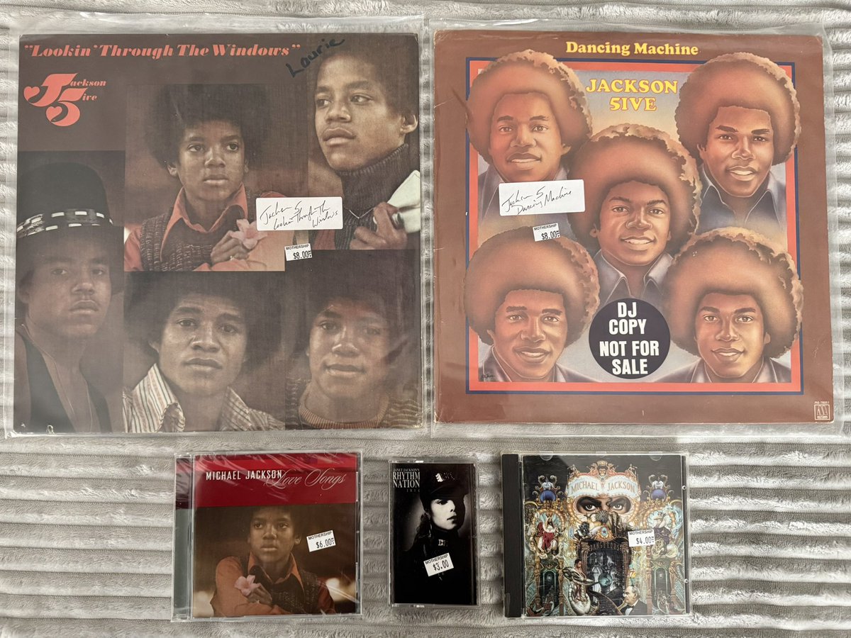 0525angels's tweet photo. j5/michael/janet stuff i found at a vintage music store today :3 https://t.co/PHesmytojP