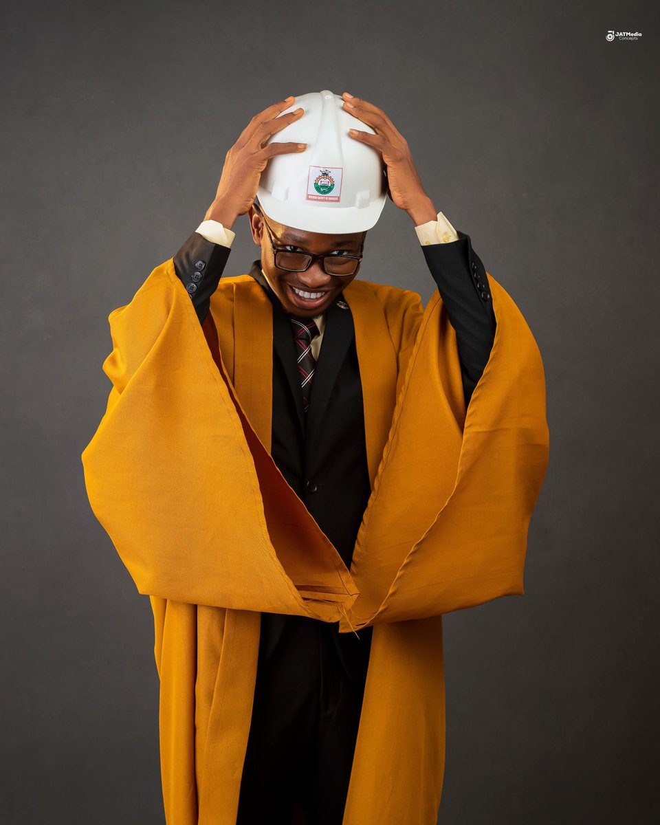 Big_Mooooooo's tweet photo. Okay Twitter(X) family, I’m back!
Not just like the way I left, I’m back as a Graduate of Electrical and Electronic Engineering (Power Option), Lautech Class of 2025

Hope you’re now nice here or it’s still the same?😌

#engineer #classof2025 #shell #chevron #nsfwtwtًً https://t.co/eG9o9PUPJN