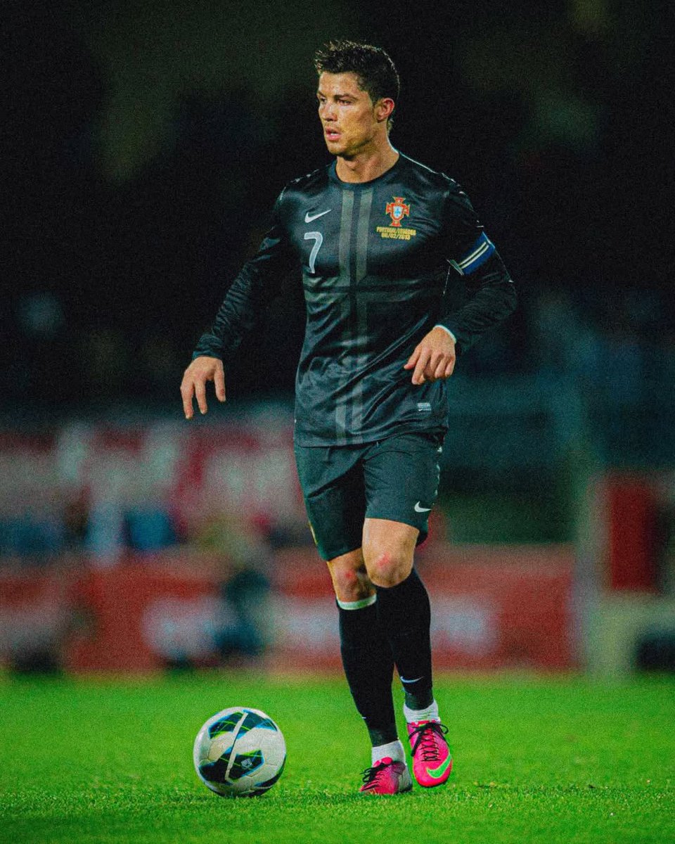 CRonaldoNews's tweet photo. This Portugal kit was something else. 🖤✨🇵🇹 https://t.co/1xqDqQyzX8