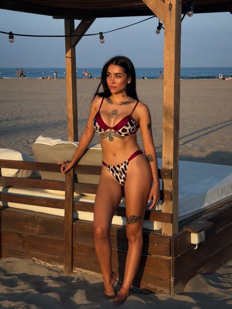 MBComunidad's tweet photo. "Una pequeña parada en medio de la gira para disfrutar de las hermosas playas de Castellón ♥️" Maria Becerra via Instagram. https://t.co/hfdh4km2l1