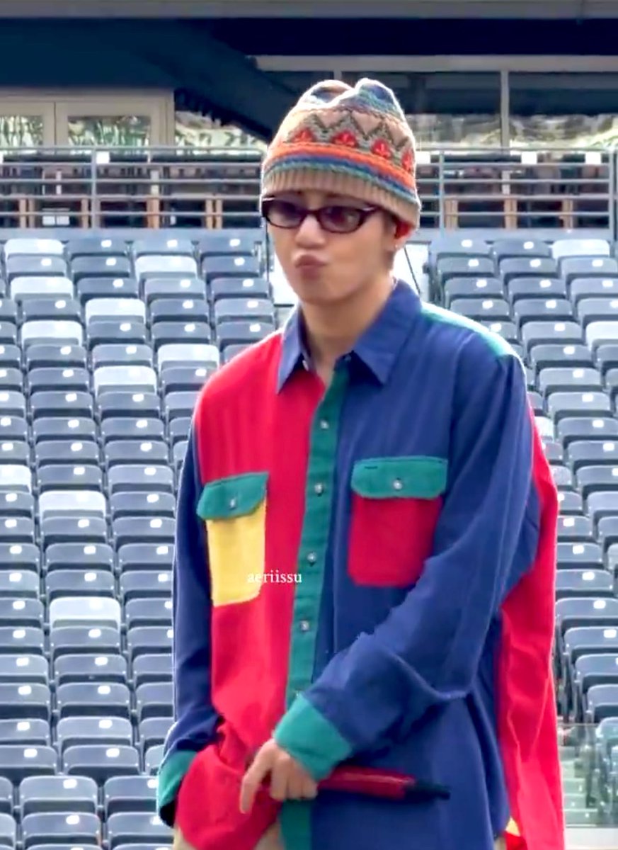 kthjjg's tweet photo. JUNGKOOK WAS WEARING THIS RAINBOW WATCH? GIVE THEM THAT FUCKING RUMOUR RIGHT NOW WHAT THE FUCK https://t.co/rEKNGXtH5S