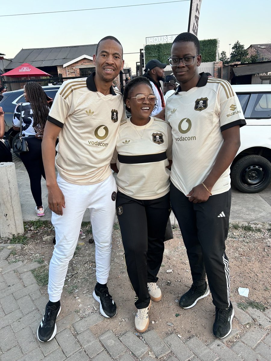 Kamo_otto's tweet photo. And we back at it..
Once a Buccaneer, always a Buccaneer. ☠️🖤🤍
Here’s to a season full of unforgettable moments. Let’s go, Pirates! 🔥
#OrlandoPirates #OnceAlways #HappyPeople #Bucs #PiratesFamily #OpeningGame #MatchDay #SouthAfricanFootball #PSL #BetwayPrem https://t.co/oyo3Drh9r3