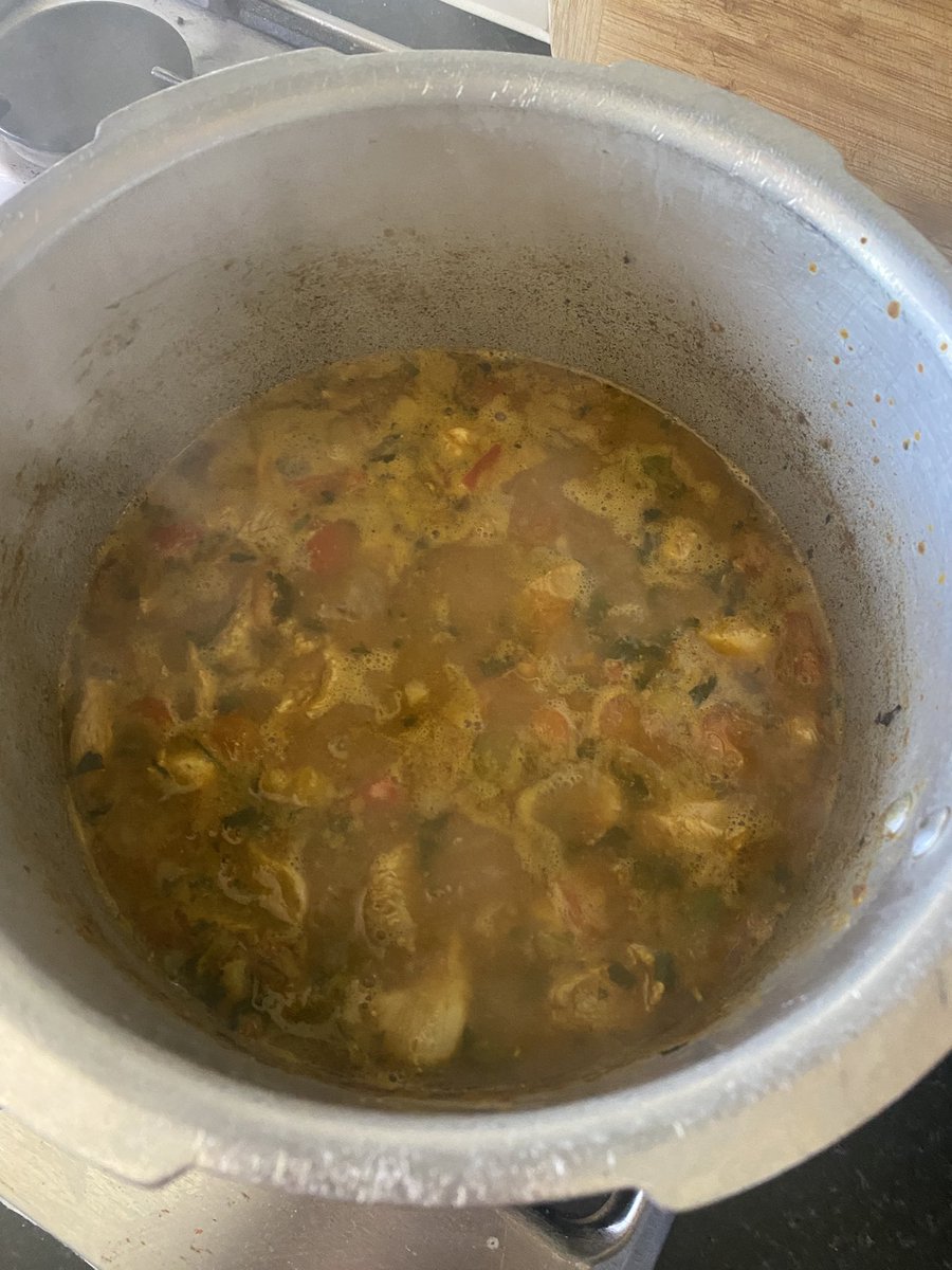 Papsgotproblems's tweet photo. HOMEMADE CURRY! YAY!

// #edrtwt 

This is 490~500 cals roughly! https://t.co/6VByXk889z