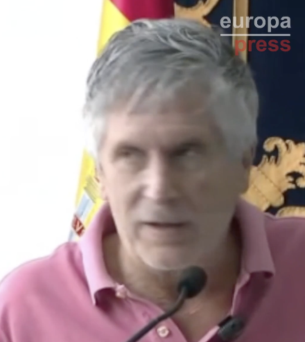 menchupsicologa's tweet photo. "Marruecos no es ninguna AMENAZA..." y ahí desvía la mirada justo al lado contrario.

Es una carga cognitiva localizada, y fuga. 
El cerebro no puede sostener la mirada + esa palabra "AMENAZA" + el control emocional a la vez justo cuando lanza la palabra que TRAICIONA.

Blanco y en botella, Marlaska. 

Nos cansamos de que nos toméis el pelo.

--
Ánimo Ceuta 🤍
