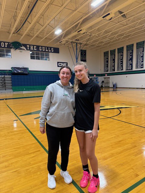 h_adamowich's tweet photo. thank you @EndicottWBB for the great elite camp! had such a great time! @MAHuskies @SollyCoach https://t.co/jivPmwD1bP