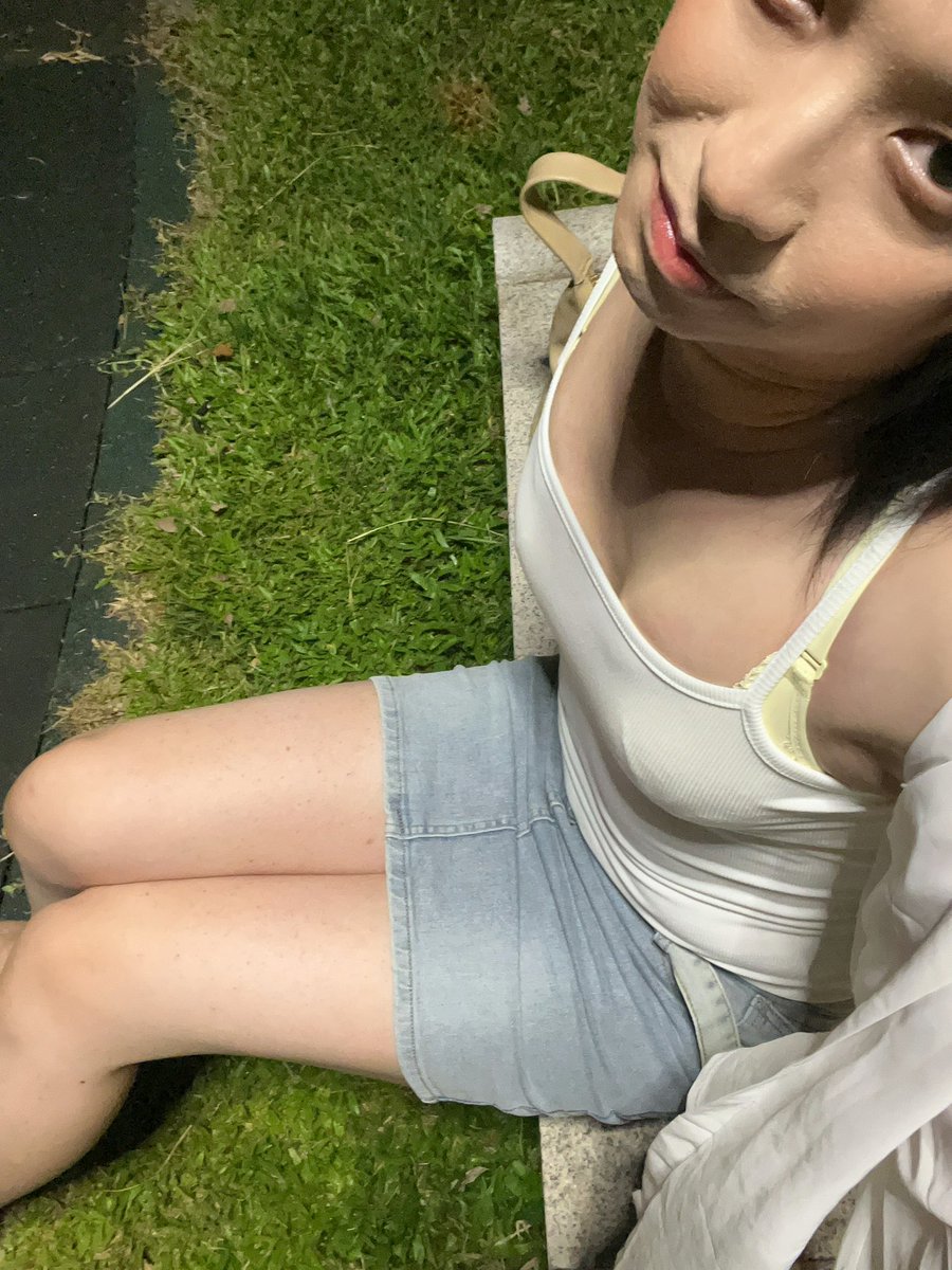DabbyShan's tweet photo. 多帶了一套衣服出門，來去第二個公園
第二套的搭配是細肩帶小可愛+牛仔短裙配上一件短版薄衫，可鹹可甜
今天的內在美就在細肩小可愛的放水下，被大家看到了☺️☺️
夜深了，大家早點睡喔，晚安💤

#台中 #偽娘 https://t.co/PvTN4fsWq1
