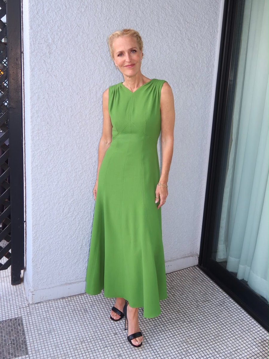 HerNameIsSpooky's tweet photo. Green looks so good on her 😍💚 https://t.co/0EAzhSr2iR