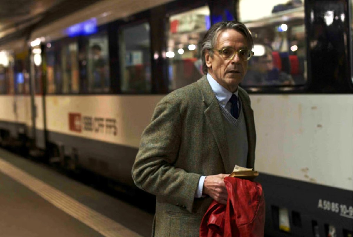 MARTINWULLICH's tweet photo. Misterio, memoria histórica y una profunda reflexión sobre la identidad en el Portugal de la dictadura salazarista: Tren nocturno a Lisboa. Reseña de Martha Wolff. Clic:  https://t.co/nvL3RGjNbR https://t.co/YbH757kGvO