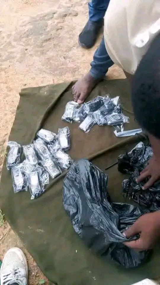 DanKatsina50's tweet photo. GOOD NEWS: Security operatives from the NSCDC, the Nigeria Police Force, and the military in Anka LGA, Zamfara State have intercepted bandits supplier transporting communication devices and other provisions for the bandits operating around the Bagega axis.

The seizure could disrupt a key logistics channel that helps sustain bandits in the axis. Cutting off supply routes is just as important as confronting bandits on the battlefield.

Kudos to the NSCDC, the Nigeria Police Force and the military personnel involved for their vigilance and coordinated efforts. Sustained intelligence-led operations remain crucial to weakening criminal networks and improving security across Zamfara.
