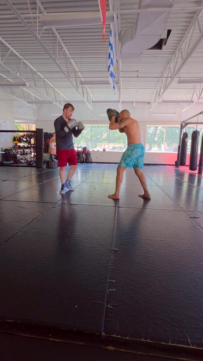 elvio_prado's tweet photo. Never stop grinding!! 🥊 https://t.co/5txSN99hqz