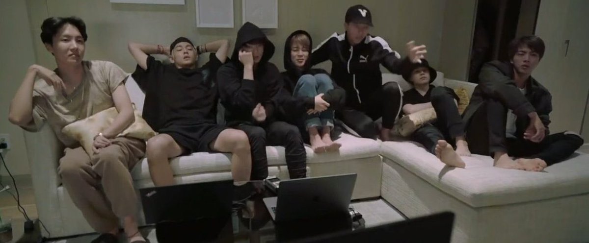 ChauSidara's tweet photo. Who do you sit like when you’re at home? https://t.co/Khev7aTaFg