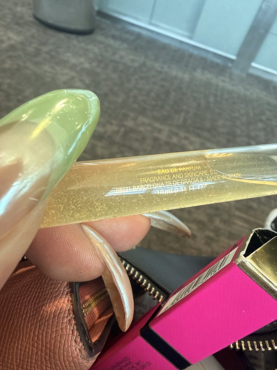 DemiPoppins's tweet photo. Every time I purchase perfume from @ultabeauty @Prada some is wrong with it, is this normal…. https://t.co/zNMCrsTIqe