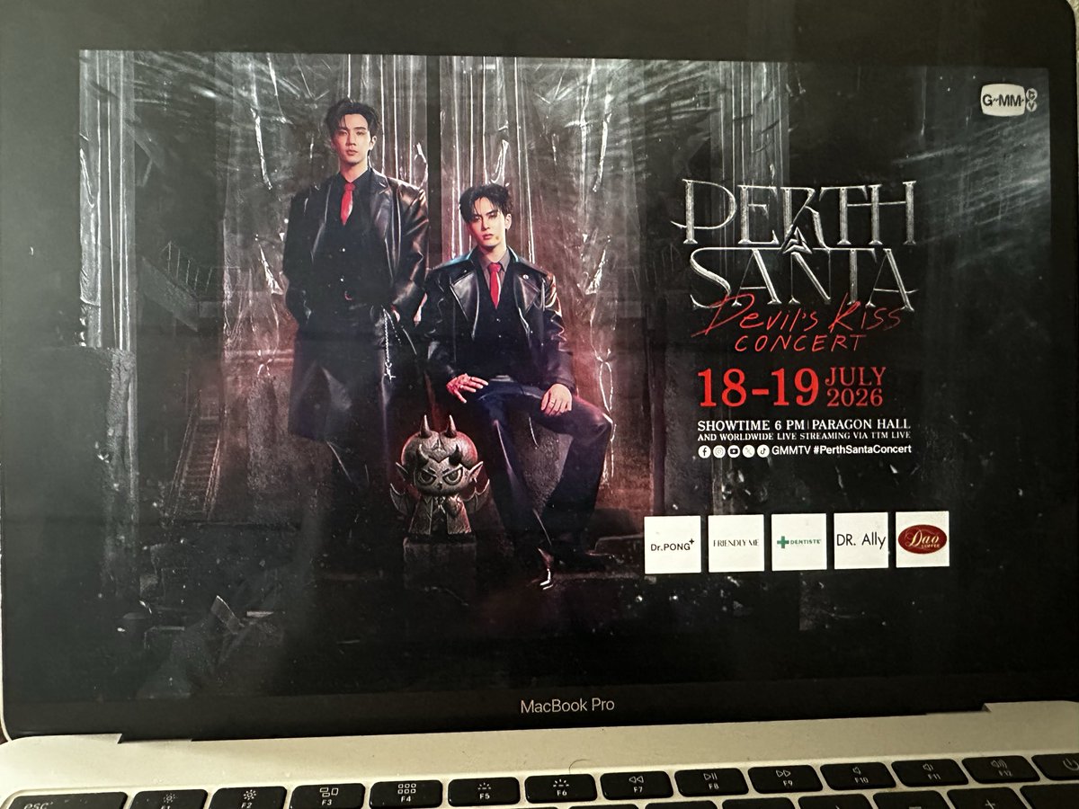 MassielMon25261's tweet photo. I'm going to enjoy my concert again, since it's much better.
 
#PerthSanta 
#Devilskissconcert https://t.co/U3z79lhcv3