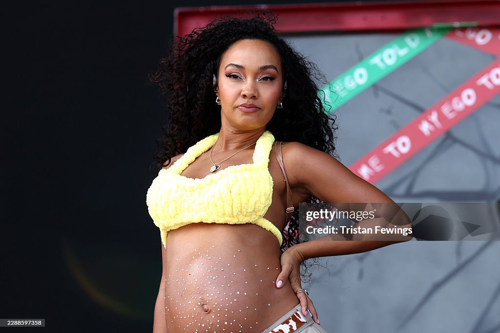 ArgentinaLM's tweet photo. Leigh-Anne hoy presentándose en Pride On The Park en Brighton &amp; Hove!

HERMOSA CON SU PANCITA😍💛 https://t.co/3bVoaq3MhJ