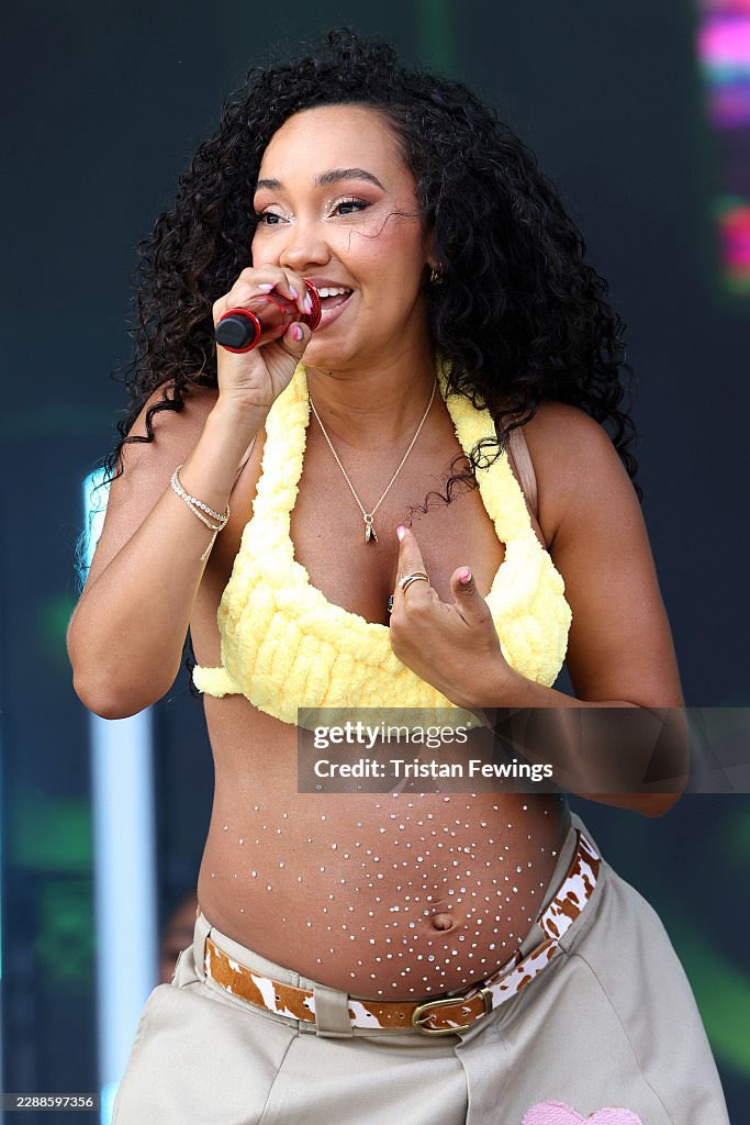 ArgentinaLM's tweet photo. Leigh-Anne hoy presentándose en Pride On The Park en Brighton &amp; Hove!

HERMOSA CON SU PANCITA😍💛 https://t.co/3bVoaq3MhJ