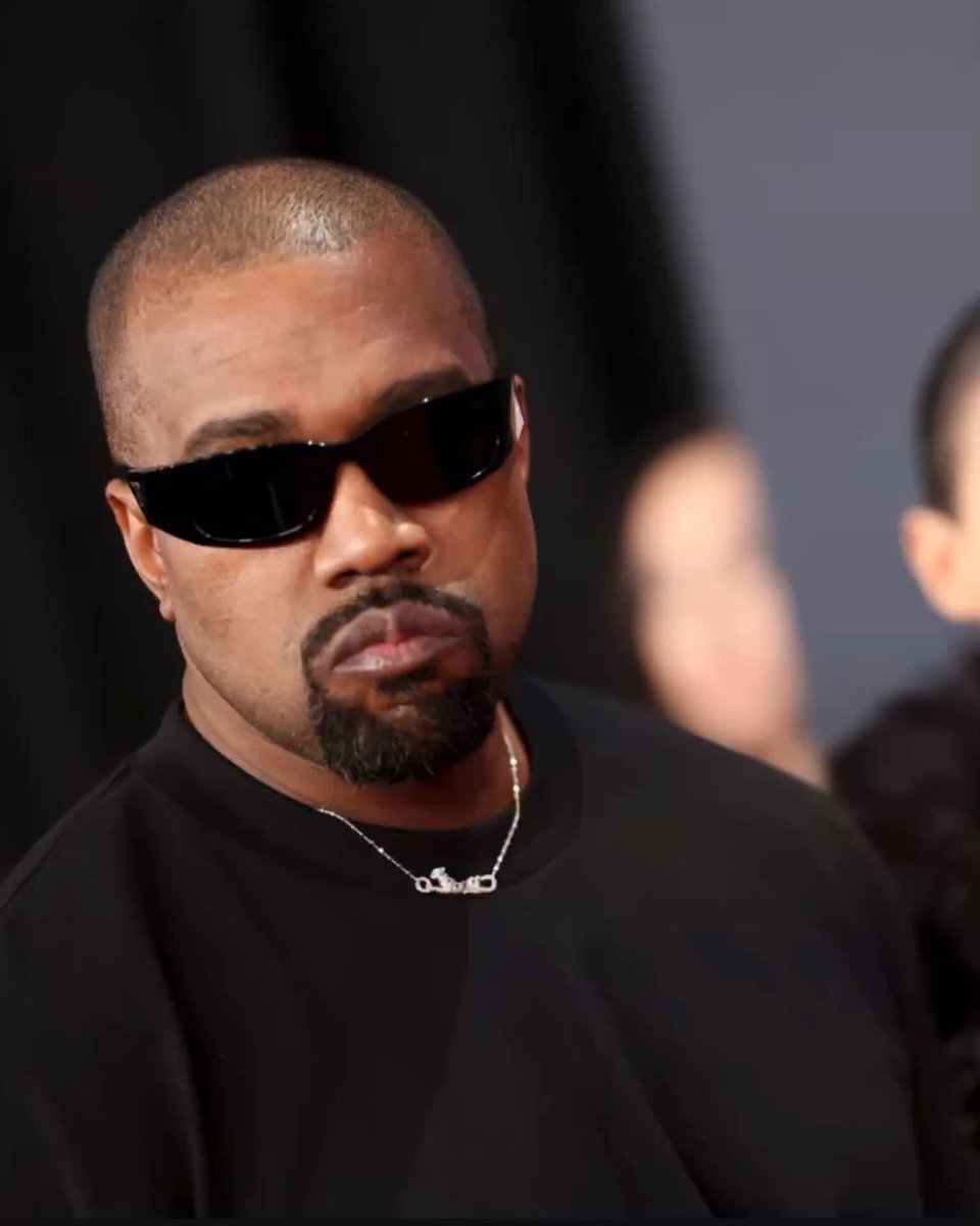 HoopsCrave's tweet photo. Kanye West announces a $100,000 challenge for anyone who can sing every song on The College Dropout without making a single mistake. https://t.co/2qWoY77icE