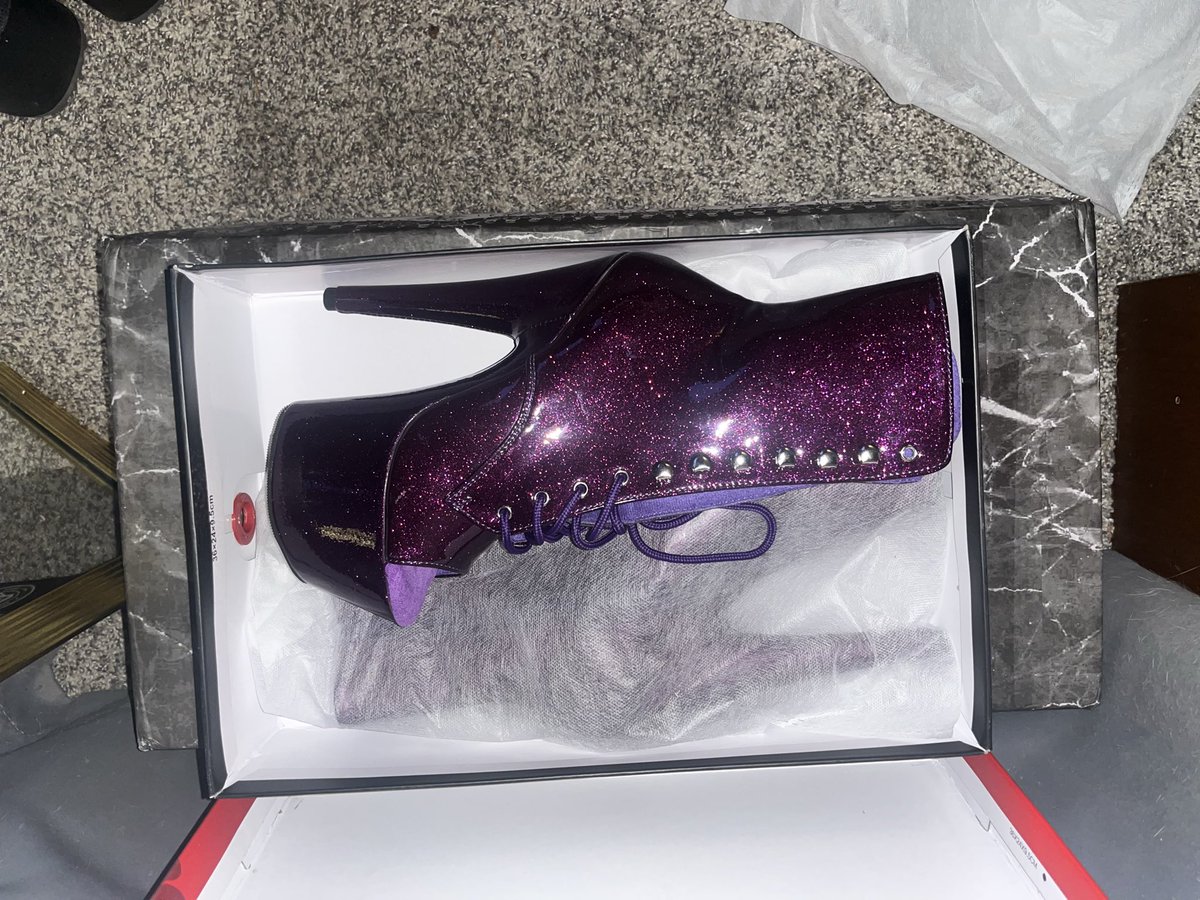 SweetVen0mX's tweet photo. 🕷️ Help me decide… which pair deserves to be in my next outfit? 😈

💜 A = Sparkly purple heel boots
🖤 B = Black platform demon stompers
🌈 C = Rainbow heels
Convince me. 👀🕸️ #OOTD #nsfwㅤㅤ https://t.co/DhdejfmcAK