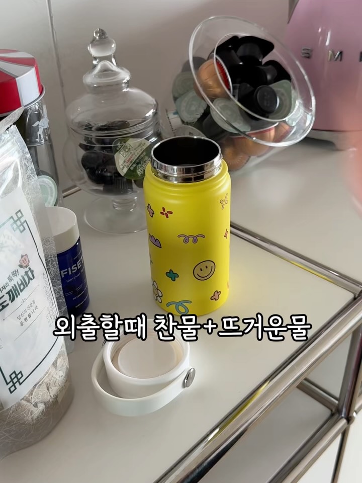 abodekrbstr's tweet photo. ⏰️⏰️보냉백 56% 할인 들어갑니다!! 
1만원대에 업어가세요
저렴하고 얇은 은박지 그런거 말고 
뚜껑 윗면부터 옆면까지 
최고급 3중 구조 보냉재를 빈틈없이 꽉! 채워, 
한여름 냉기와 사계절 온기를 완벽하게 잡아내구요

그냥 들고 나가도 귀여운 미니백 같아서… https://t.co/U3oi3ufSzc